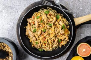 Sauté Au Poulet épicé Au Pamplemousse De La Floride Et Au Gingembre